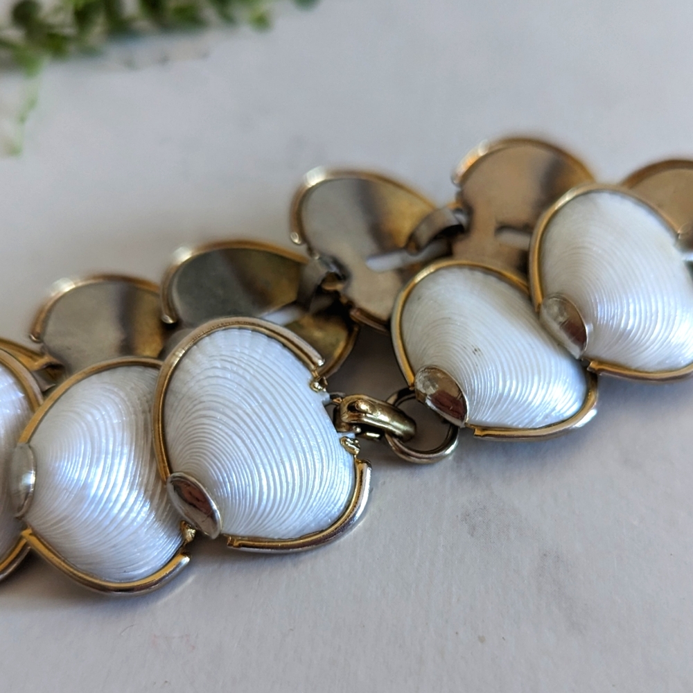 3/$10 Vintage shell bracelet cuff strap, white and gold - Picture 5 of 7